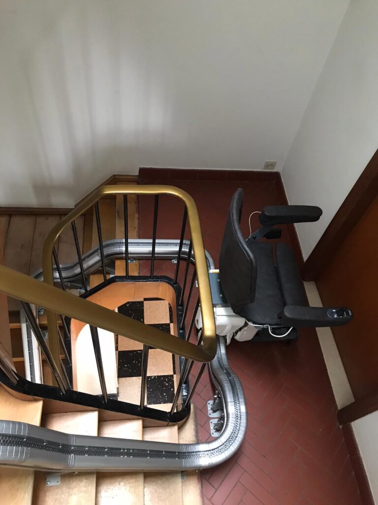 Curved Stairlift for stairs